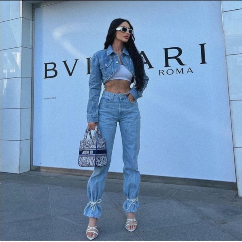 Zara Seam Straight Jeans Light Wash 8, blogger fave.